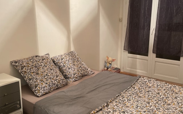 Chambre dans appartement résidence calme et discrète .