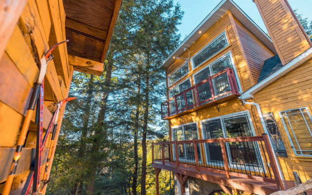 LoveNestChalet | Bañera de hidromasaje, vestíbulo y barbacoa | Lago y...