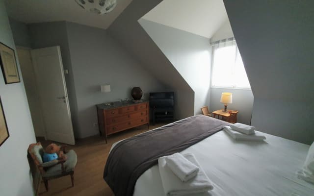 Beautiful room in spacious house