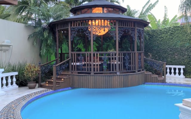 Luxueux hôtel particulier de Cabeçudas Beach - Queen Marie Antoinette Suite