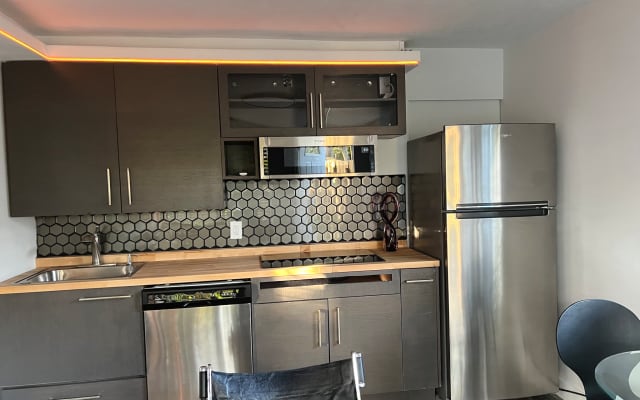 Guest house beautiful gardens all rooms are one bedrooms full kitchens - Picture 5