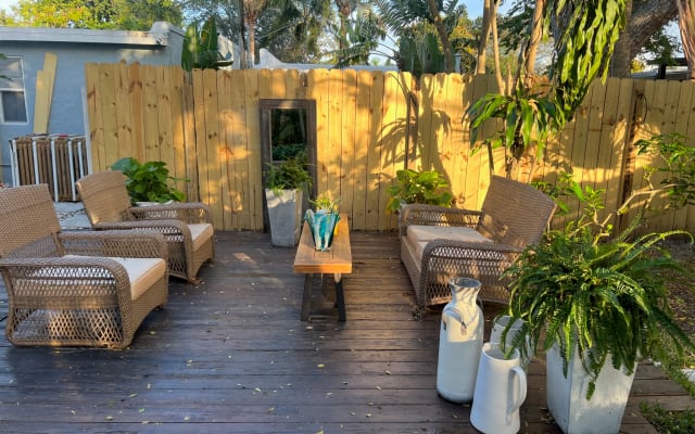 Guest house beautiful gardens all rooms are one bedrooms full kitchens - Picture 10