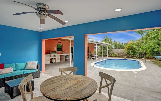 Luxe Beach House w / Pool, Hot Tub, Outdoor-Küche, und Pool Cabana!