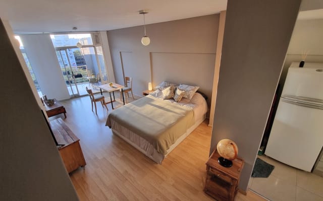 Bright apartment + Queen bed + balcony terrace and view in Palermo