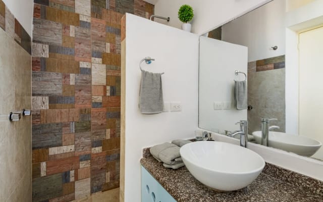 Annonce de Eric sur misterb&b - Salle de bain moderne avec douche