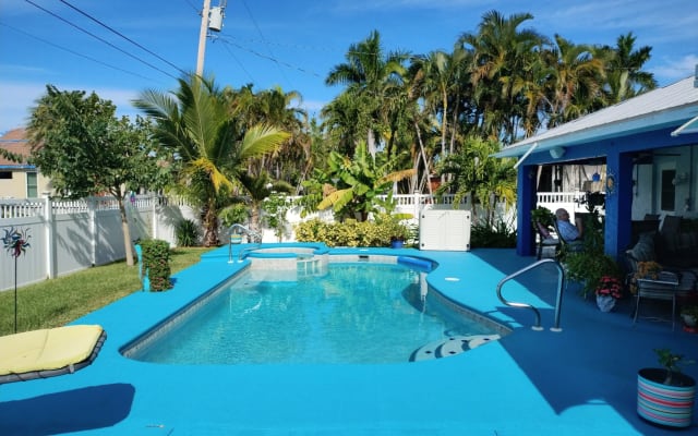 Cape Coral Habitación privada con cama de matrimonio y piscina...