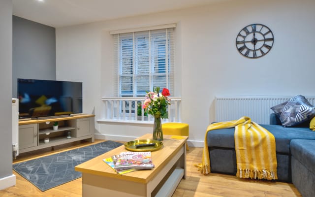 Stylish Stamford Centre 2 Bedroom Apartment With Parking