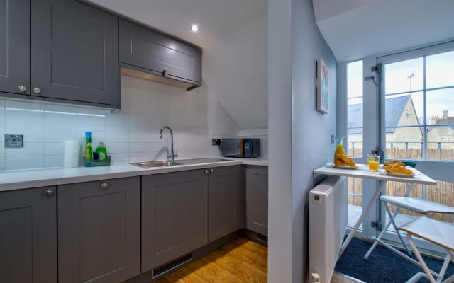 Stilvolles Stamford Centre Apartment mit 2 Schlafzimmern und schnellem WiFi