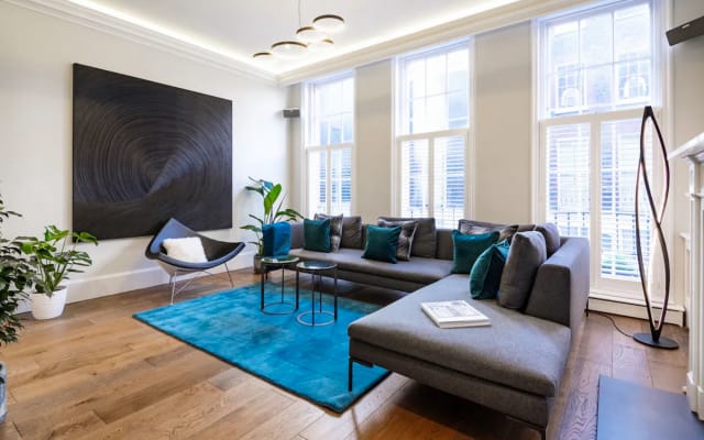 Elegant Townhouse in Trafalgar Square