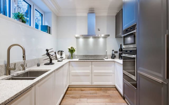 Elegant Townhouse in Trafalgar Square