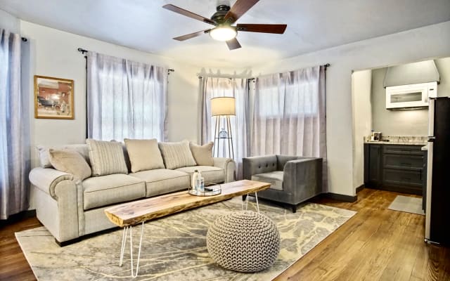 Estudio Holiday Retreat en OKC cerca de todo