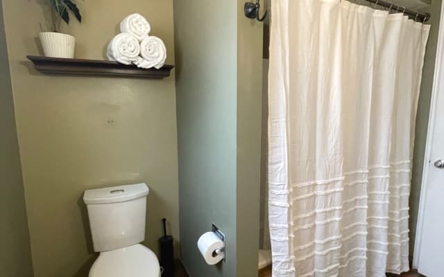 Private bedroom, bathroom in historical Nob Hill - Picture 10