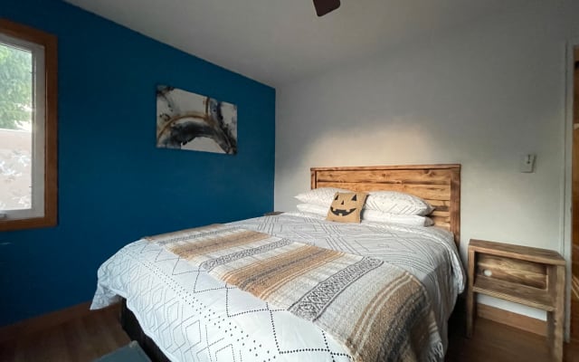 Private bedroom, bathroom in historical Nob Hill - Picture 7
