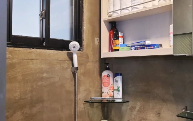 Annonce de Willie sur misterb&b - 샤워+화장실 / 2nd shower booth with bathroom
