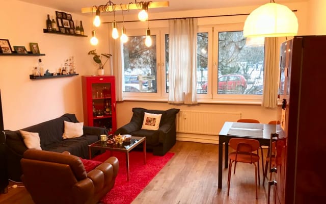 Private room in spacious canal view apartment in vibrant neighborhood