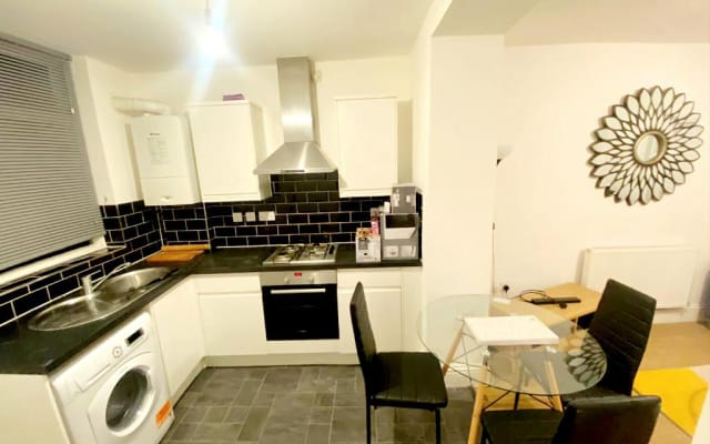 Mile End- Apartamento de 2 dormitorios, capacidad para 3 personas, a 3 