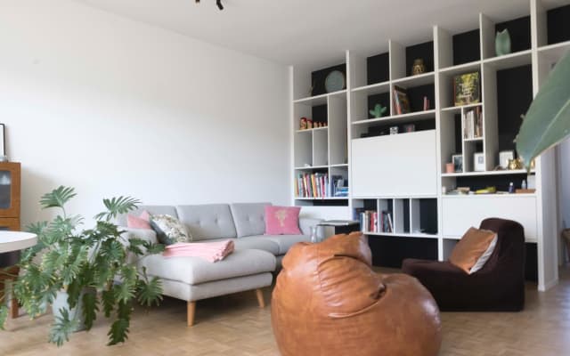 Chambre lumineuse dans un appartement spacieux à Gand