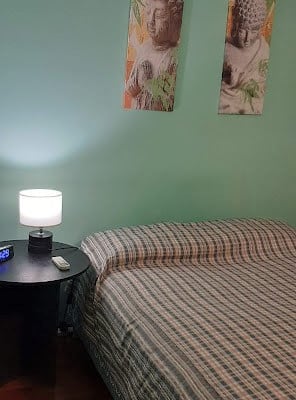 Quarto em apartamento com localização central