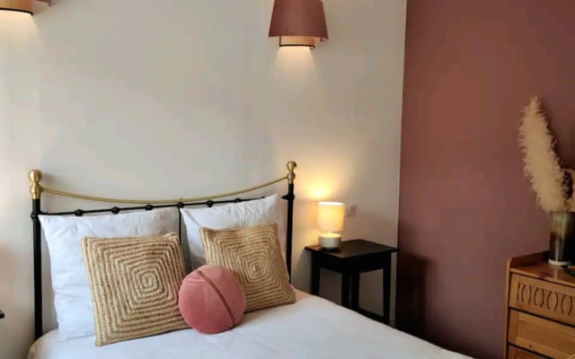 Chambre au calme joliment décorée - 35' Paris