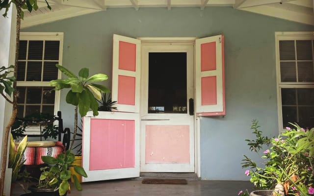 Hilltop House BNB The Portrait room