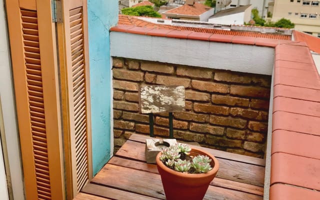 Zimmer mit Balkon in ruhigem Haus in Vila Mariana