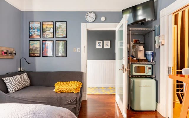 ¡Usted está justo al lado de la calle del mercado, a pie de Castro y...