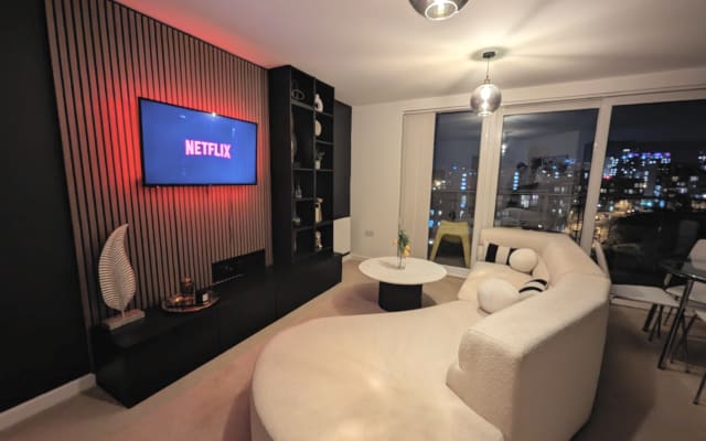 Luxe 2 Bed Sanctuary | Parking Included