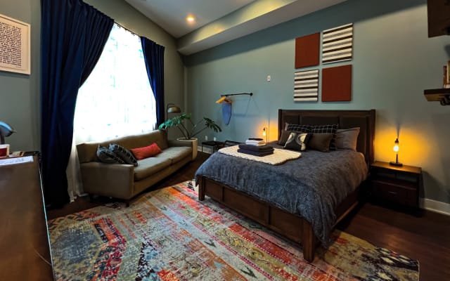 Spacious Guest Room with Private Entrance from Street