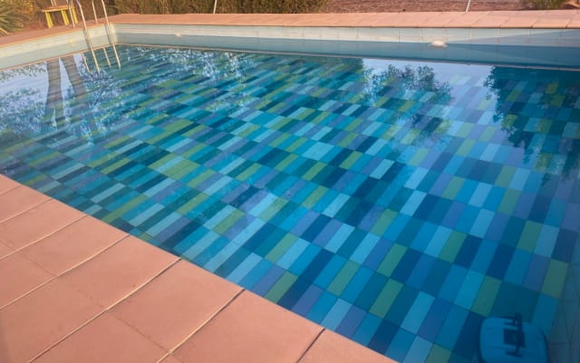 Anuncio de Martin en misterb&b - Piscina con poca profundidad para relajarse y refrescarse en los días calurosos. La temporada de piscina es del 15 de Mayo hasta 15 de septiembre. Fuera de estas fechas no está garantizado el uso