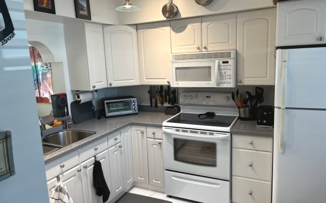 Beautiful townhome w parking, your own bedroom and bath