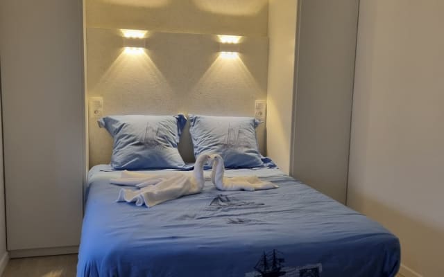 Room with private shower 30kms from Paris and 15mn from Versailles