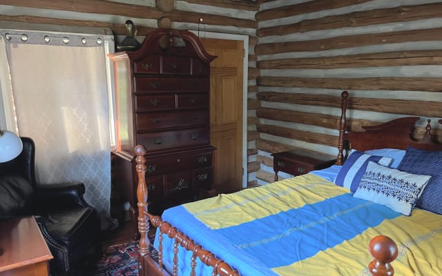Country atmosphere, convenient to city, airport and attractions