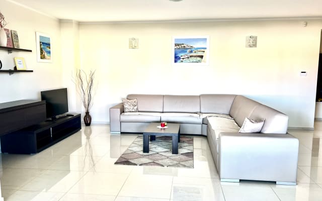 Apartamento de luxo 4 estrelas ARIADNE - 100m da praia