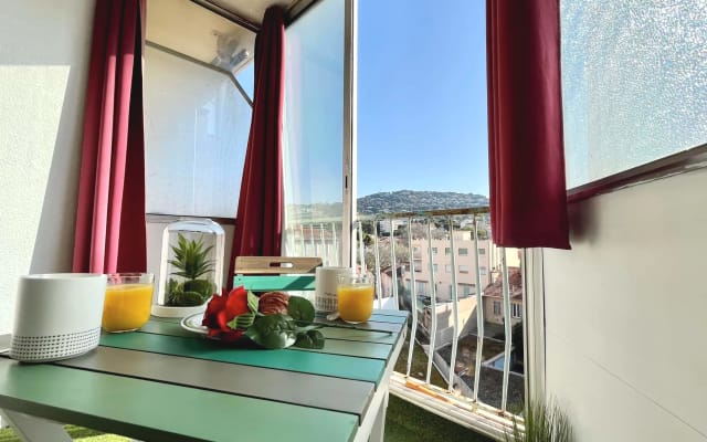 
Charmantes Studio von 25m2 im Herzen von Cannes.
5m2 große Loggia