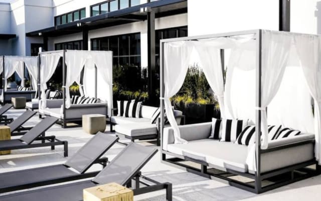 Estrellas de metal Midtown Living