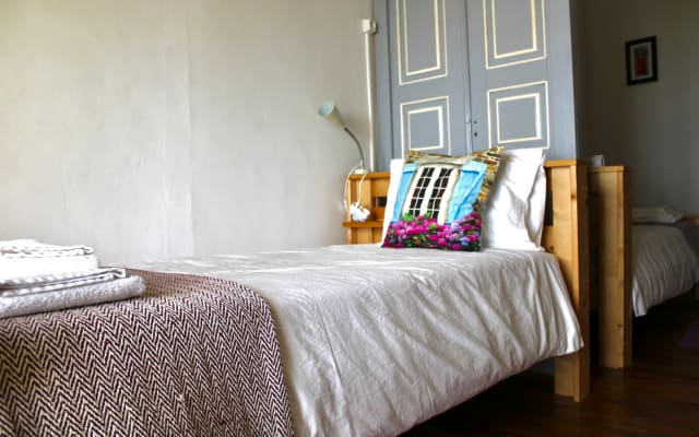 Chambre double dans une petite auberge au centre ville