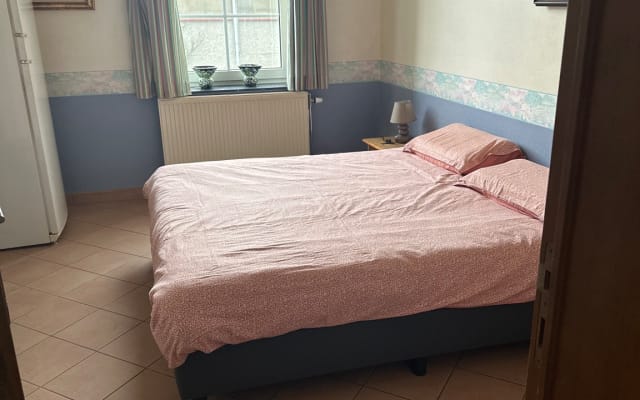 Gästezimmer Bauernhof von Herlaimont in ländlicher Umgebung.
********