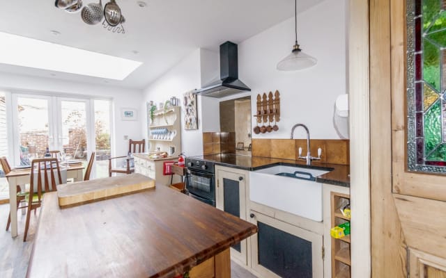 Haven Cottage- 2 BR Stunning Cosy Cottage, great location-Parking