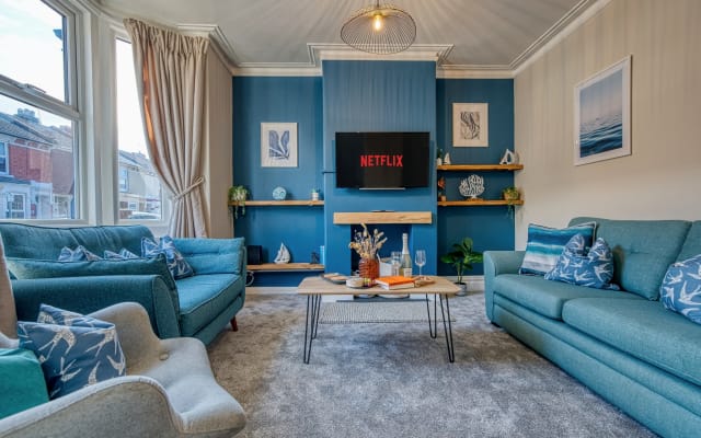 Seabird House- Spacious 2 Bed Contractor House! Sleeps 4, Parking