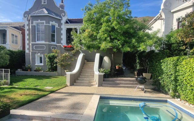 Large bedroom in Green Point Villa