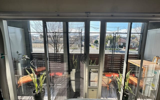 Live like a local in Yarraville - Picture 9