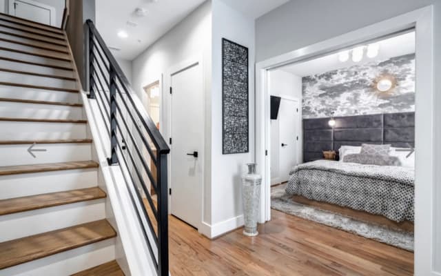 Guest Suite in Modern Townhouse in heart of gay Midtown