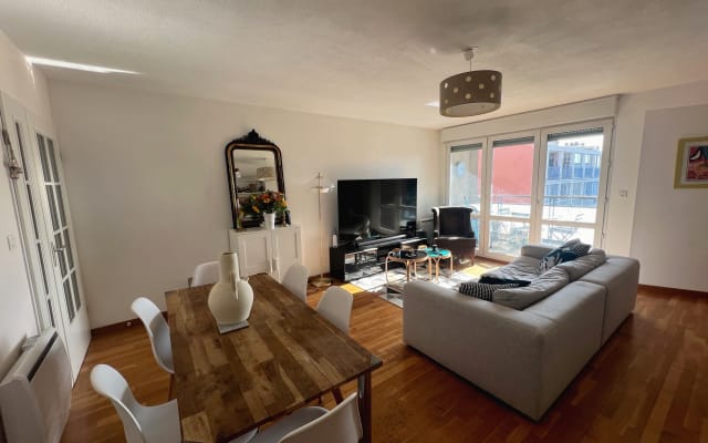 Room near train station and LGBTQIA+ places