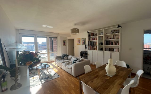 Room near train station and LGBTQIA+ places