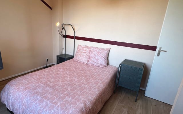 Room near train station and LGBTQIA+ places
