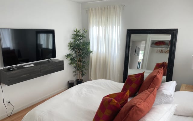 Beautiful room and private bathroom in the center of West Hollywood - 2 - Picture 12