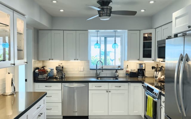 Large, sunny room + clothing optional heated pool + near gay district! - Picture 11