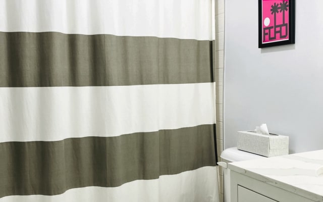 Large, sunny room + clothing optional heated pool + near gay district! - Picture 16