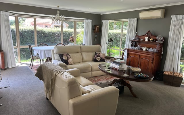 Cambridge - Spacious bedroom with private bathroom