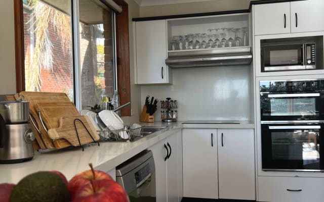 Nolan's listing on misterb&b - Full Facility Kitchen